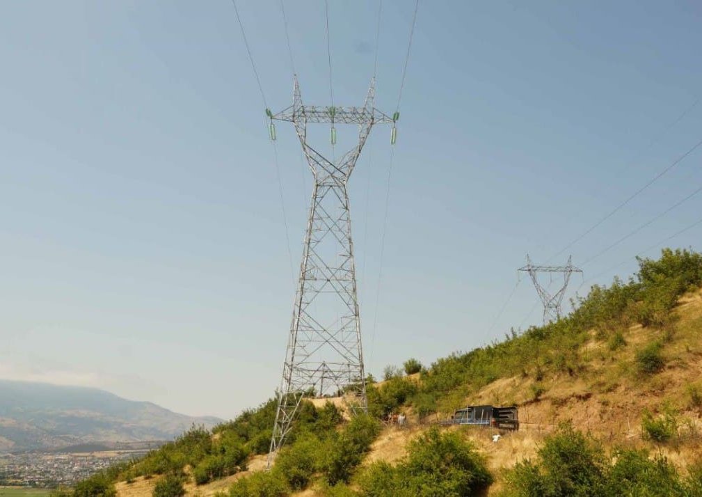 فاصله استاندارد از دکل برق فشار قوی: ایمنی، سلامت و مقررات